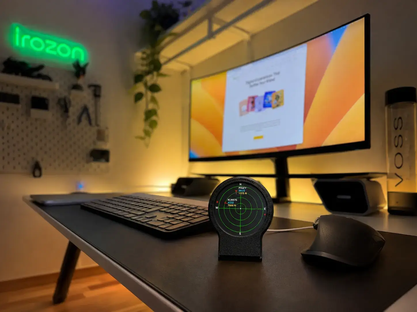 Tiny Desk Radar showing nearby live aircraft on a desktop radar display